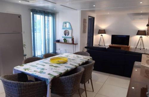 Etang Sale Les Bains House | VILLA LORET