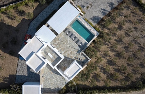 Drios Villa | Villa louise, sea view, swimming pool, sleeps 12, near Drios