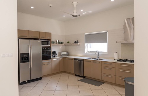 Esmeralda Villa | VILLA LUMA - 2 min to Beach, Exclusive 3 Bedroom Villa in Malmok, Noord