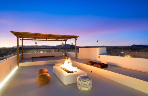 Joshua Tree House | Villa Luna Ibiza villa w pool rooftop deck