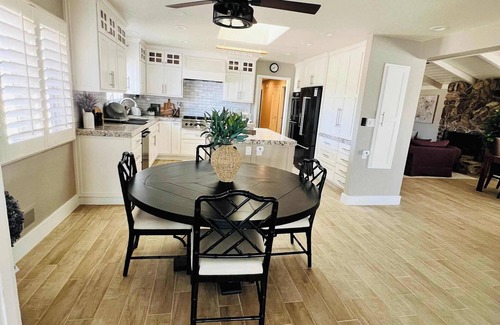 Stanislaus County House | Villa Luxury Family Getaway (Heated Pool)