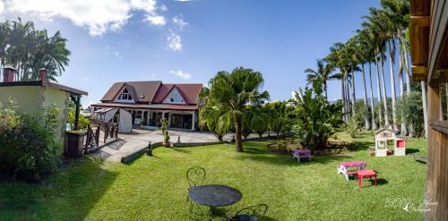 Saint-Benoit House | Villa Lyse