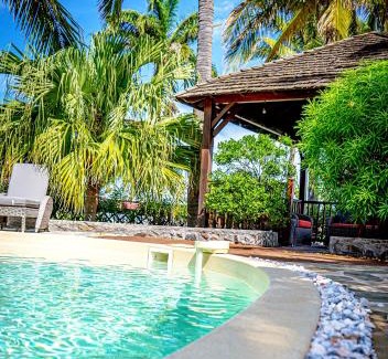 St Gilles-les-Bains House | Villa Mado-Ray, spacieuse villa 300 m2 avec jardin, piscine, accès PMR dans quartier calme de la Saline les Bains