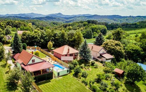 Jalzabet Villa | Villa Magic by Villas Guide