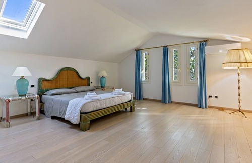 Arcugnano Villa | 'Villa Magnolia' with Shared Pool, Wi-Fi and Air Conditioning