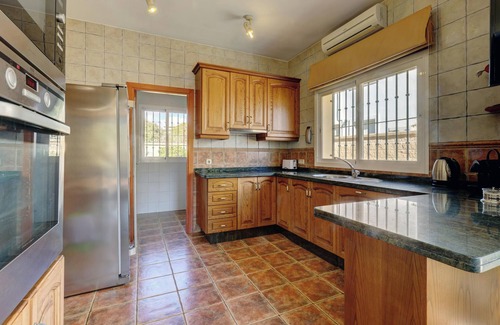 Casares Villa | Villa Majestic with Mountain View, Pool and Wi-Fi