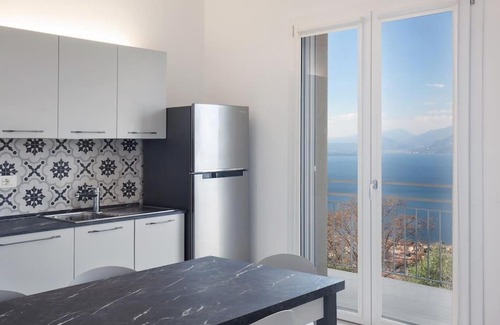 Albisano Apartment | Villa Malù - APT Mara - Piscina e vista lago