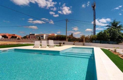 Quarteira Villa | Villa Malmequer by FHR private
