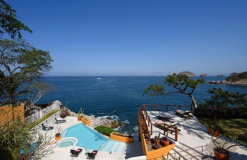 Mismaloya Villa | Villa Mandarina's Ocean front Estate 8-16 Bedrooms PRICE LISTED is for 8 rooms.