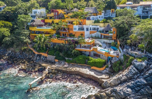 Mismaloya Villa | Villa Mandarina's Ocean front Estate 8-16 Bedrooms PRICE LISTED is for 8 rooms.