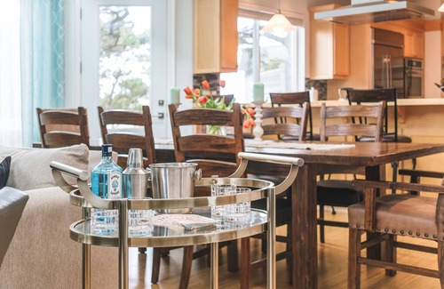 Manzanita House | Villa Manzanita by AvantStay | Hot Tub, 1 Block to Beach/Town, Chef's Kitchen