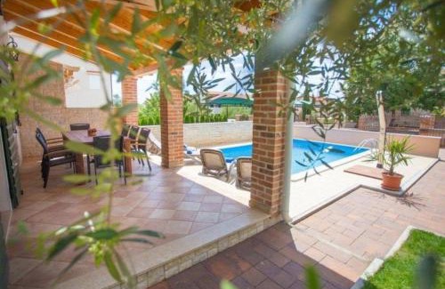 Vabriga House | Villa Mare mit Pool, Garten, klimatisiert, bis 6 Personen, bei Lanterna Resort