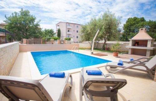 Vabriga House | Villa Mare mit Pool, Garten, klimatisiert, bis 6 Personen, bei Lanterna Resort