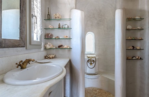 Glisidia Villa | Villa 'Mari Art Cycladic Villas - Aeolos' with Sea View, Wi-Fi and Air Conditioning