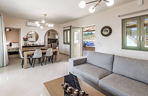 Monopari Villa | Villa Marielia - With 60m² Private Pool