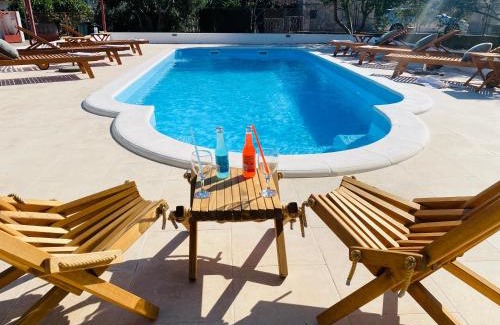 Pirovac Apartment | Villa Marija- Apartments with shared pool just 100m from beach