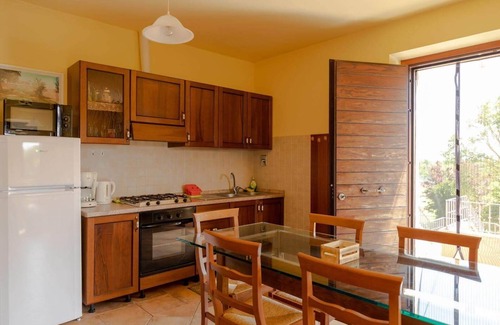 Fano Apartment | Villa Martina, surrounded by greenery a few kilometers from the sea and the city
