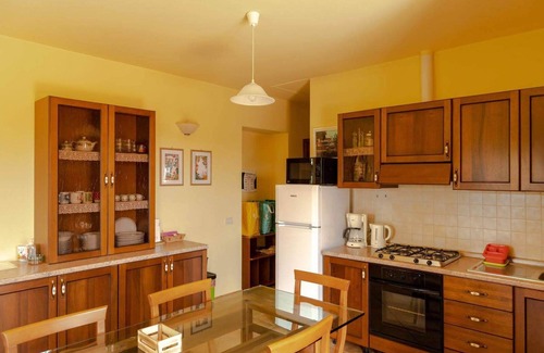 Fano Apartment | Villa Martina, surrounded by greenery a few kilometers from the sea and the city