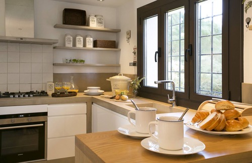 El Mas Trempat Villa | Villa 'Masia Roca Rodona' with Mountain View, Wi-Fi and Air Conditioning