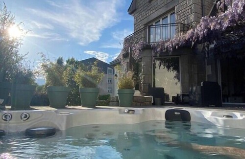 Mayenne House | Villa Medena