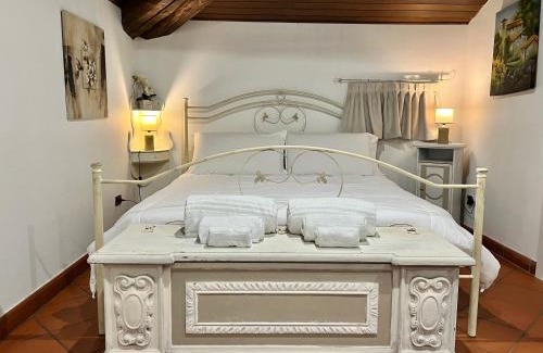 San Donato-San Vitale House | Villa Meraville