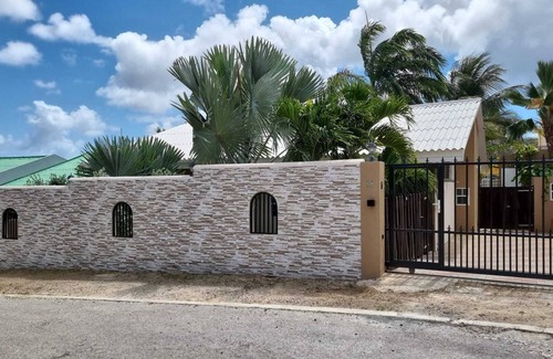 Mahuma Villa | Villa met Royaal Prive Zwembad in Veilige en Rustige Buurt