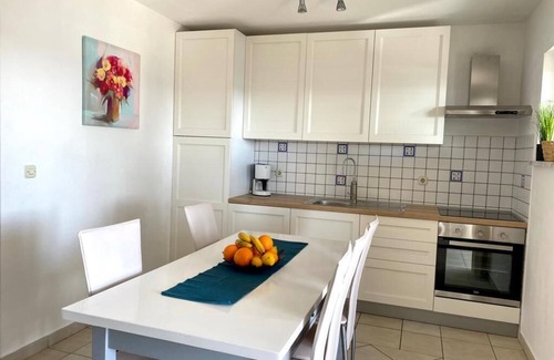 Cesarica Apartment | Villa Mihaela - Beachfront apartment "Ika" with sea view and pool