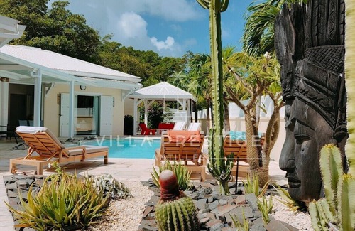 Anse des Rochers Villa | Villa Naïa swimming pool, lagoon and beach access