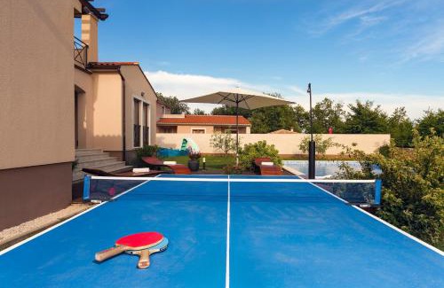 Valtura Villa | Villa NaNa - modern Villa with a pool surrounded by nature, Istria-Pula