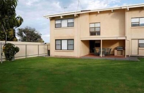 Aldinga Beach Villa | Villa Nashwauk - Aldinga Beach Getaways, an Esplanade oceanfront property