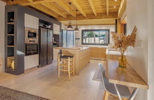 Etang Sale Les Bains Villa | Villa Nauraa - 5bed - swimming pool - near beach.