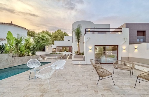 Empuriabrava Villa | Villa N°15 in the heart of the marina, close to Roses, Costa Brava