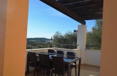 Portimao House | Villa near the beach, with swimming pool, children's playground and barbecue area.
