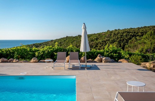 Solenzara House | VILLA NEPITA 93m² IN THE HEART OF THE VINEYARDS WITH IMPRENSABLE VIEW OF THE SEA