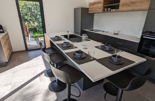 San-Gavino-di-Carbini Villa | Villa Neuve Indépendante Avec sa Piscine Chauffée Privée