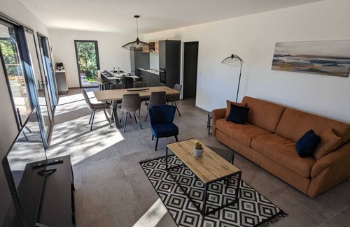 San-Gavino-di-Carbini Villa | Villa Neuve Indépendante Avec sa Piscine Chauffée Privée