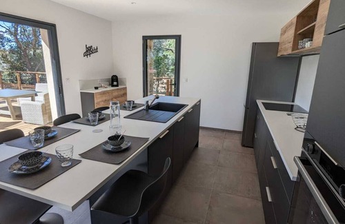 San-Gavino-di-Carbini Villa | Villa Neuve Indépendante Avec sa Piscine Chauffée Privée