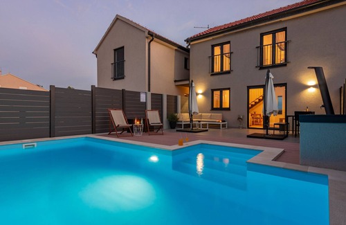 Nin Villa | Villa Nia,near the beach, private pool, 4+2 PAX, wheelchair accessible