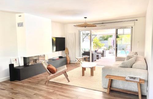 Gujan-Mestras Villa | Villa Nolaene, 8-9 pers, Piscine, Calme et Moderne