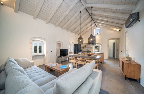 Fiskardo House | Villa Nónna, 18th century house renovated in 2023