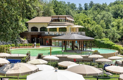 Sorano Villa | Villa of approximately 150 m2 located on the ground floor and on two levels with air conditioning, independent heating and wi fi line.Composed of a large living room with independent equipped kitchen, fridge, microwave oven, toaster, sofa and satellite t