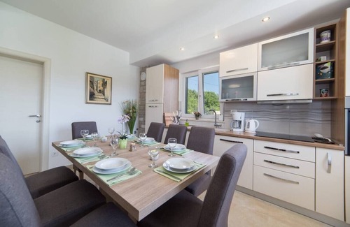 Lovrec Villa | Villa Old Garden with heated Pool, private Tavern, and panoramic views
