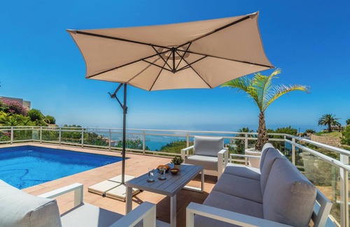 Salobrena Villa | Villa Oliva with private heated pool and amzing views