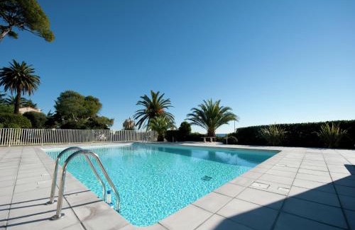 Boulouris-sur-Mer Apartment | Villa on Côte d'Azur with Beachfront Views