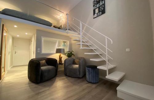 Boulouris-sur-Mer Apartment | Villa on Côte d'Azur with Beachfront Views