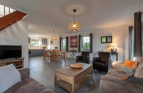 Callantsoog Villa | Villa on Water with Buitenplaats Views