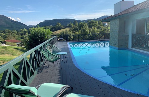 Urrugne Villa | Villa ONGIZATEA-Rez de Chaussée with swimming pool 10 minutes from St Jean de Luz
