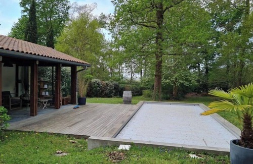 Arcangues House | Villa opposite golf course and château with heated swimming pool