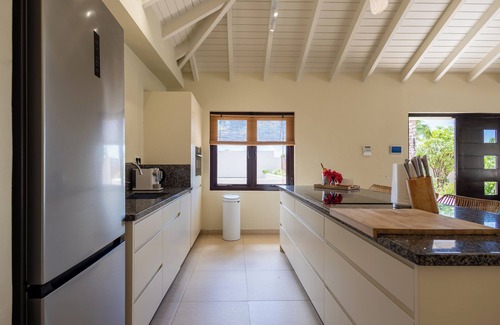Jan Thiel Villa | Villa Palm Crest - Tropical villa 10 minutes walk from Jan Thiel Beach