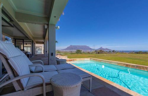 Cape Town Villa | Villa Paradis - ocean front with views to behold!
